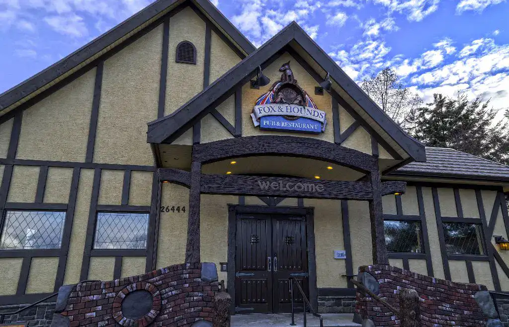 Fox And Hounds 1